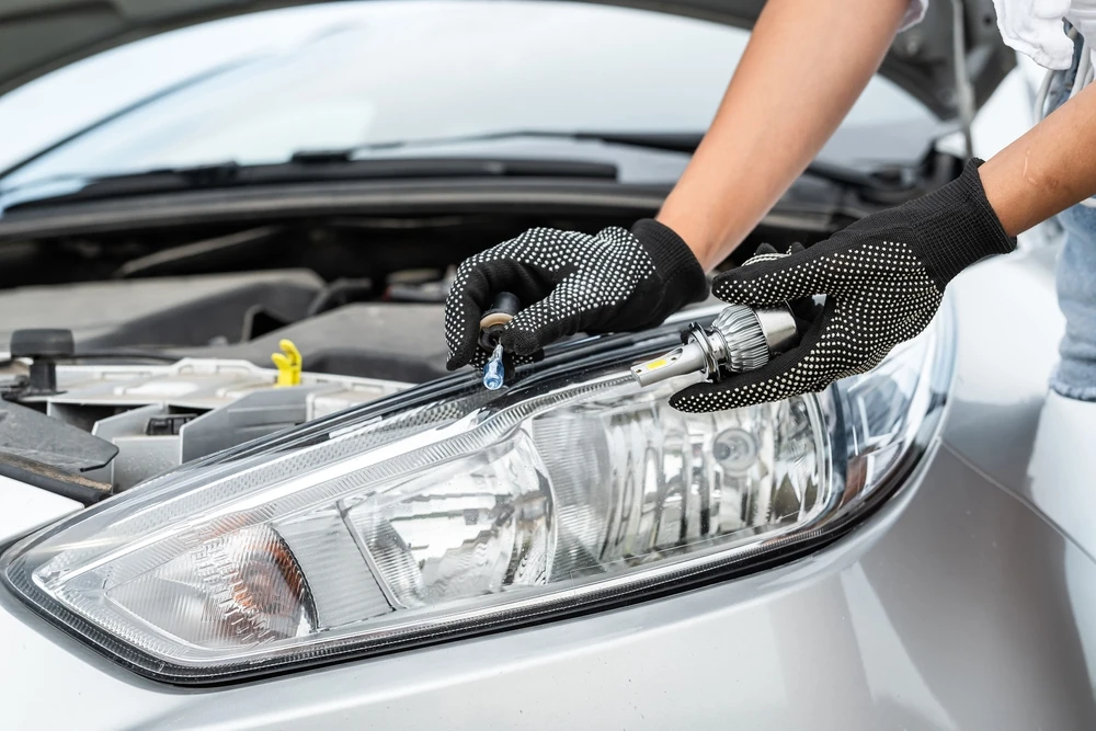 Sichtbarkeit im Straßenverkehr: so bereiten Sie Ihr Fahrzeug auf die Zeitumstellung vor